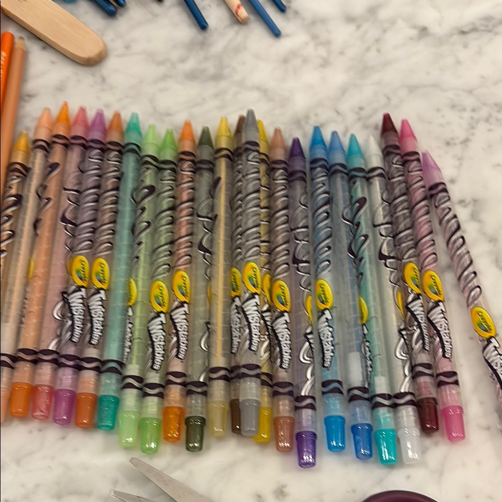 Crayola Colorful Art Set - Picture 6 of 9